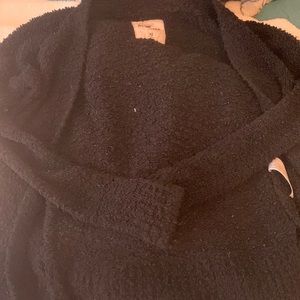 Hollister cozy sweater black and nice!